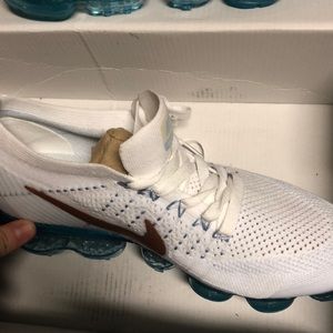 vapormax explorer light